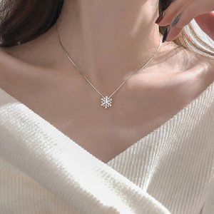 925 Sterling Silver Diamond Snowflake Necklace A6